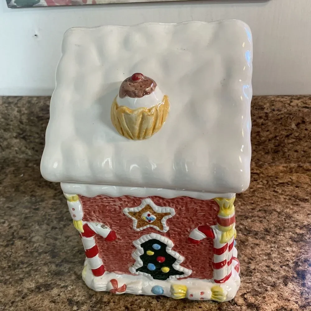 Vintage‎ World Bazaars Gingerbread House Christmas Cookie Jar